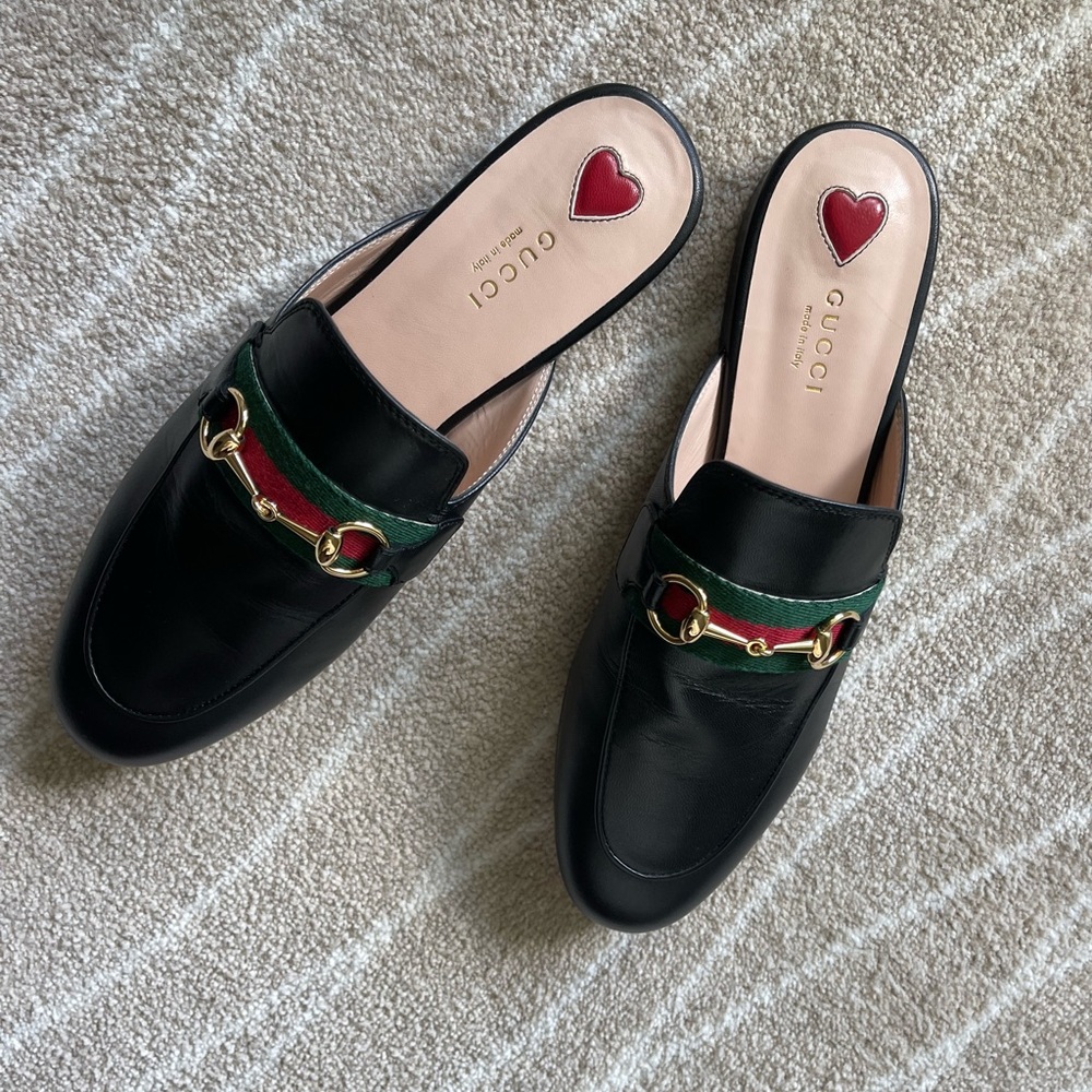 NEVER WORN Gucci Black Leather Loafers with Red and Green Stripes